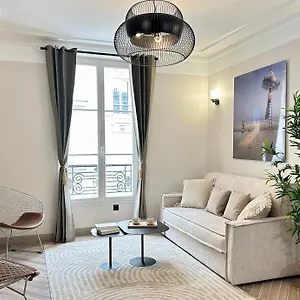 https://apartment-with-gorgeous-view-eiffel-tower836.fr-paris.fr